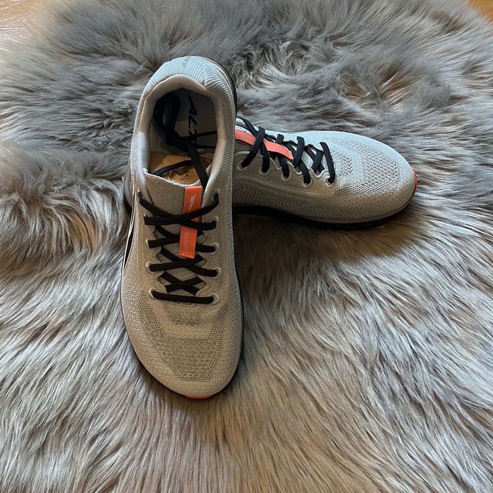NIB Women’s Altra Escalante 2.5 Running Sneakers